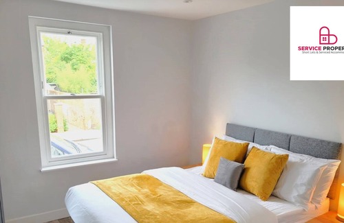 Faversham Apartment | Affordable 2BR Flat with FREE Parking