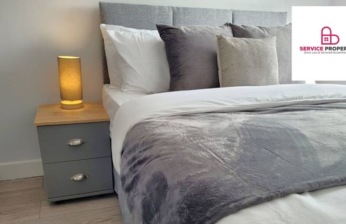 Faversham Apartment | Affordable 2BR Flat with FREE Parking