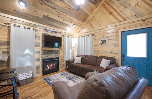 Hochatown Cabin | Affordable family cabin close to Safari Park!