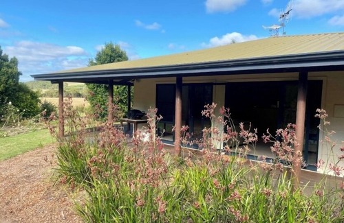 Kalgan Apartment | Affordable family friendly farm stay studio