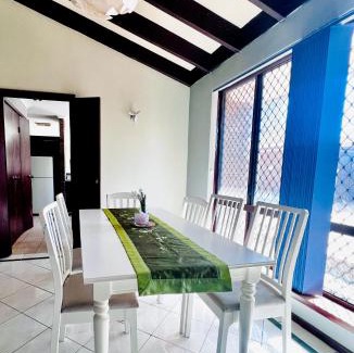 Booragoon House | Affordable long Term Stay Queen Size Bedroom Near City University Fremantle