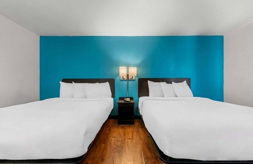 Hamilton Hotel | Affordable Stay Complete with Pool and Complimentary Parking