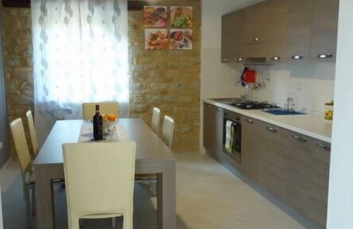 Penna San Giovanni House | Affordable villa with stunning views
