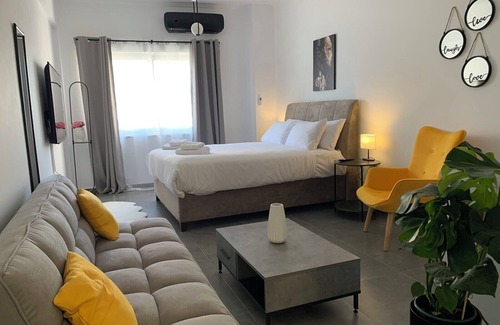 Psirri Apartment | Afrodite apartment by VPNnn