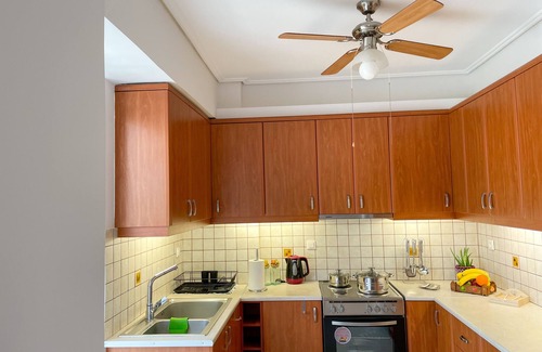 Ampelokipoi Apartment | Ageliki's Athens Centre 2BDRM & Parking