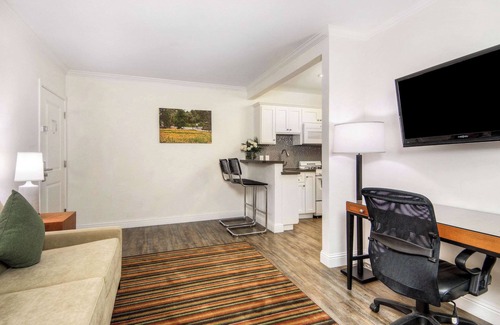 Davis Hotel | Aggie Inn, an Ascend Collection Hotel