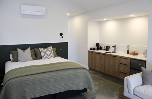 Waipu Cabin | Ahuru House a touch of Luxury - Kereu Room