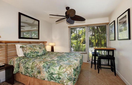 Historic Lahaina Front Street Apartment | Aina Nalu B106