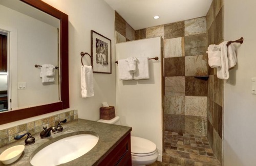 Historic Lahaina Front Street Apartment | Aina Nalu B106