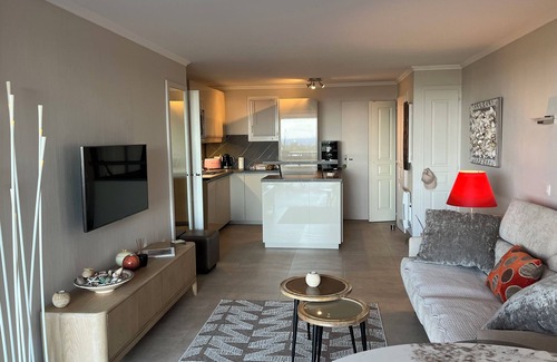 Les Restanques Apartment | Air-conditioned garden apartment with superb sea view - Résidence golf St Tropez