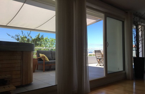 Montredon Apartment | Air-conditioned roof terrace between sea and hills with jacuzzi, 200m from the beach