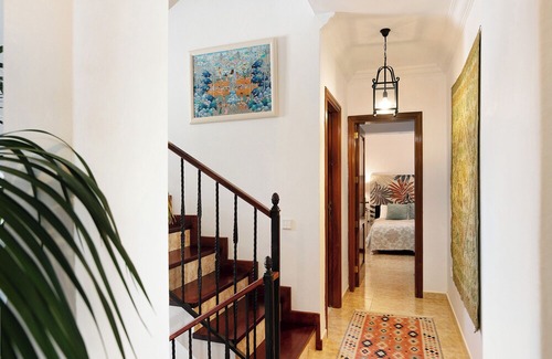 Costa Teguise Villa | Air-Conditioned Villa with Luxurious Pool Area & Terrace Close to Golf Course