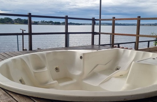 Carolina Belo House | AIR CONDITIONING IN THE LAGOON ROOMS INSIDE THE ARMED WATCH LOT