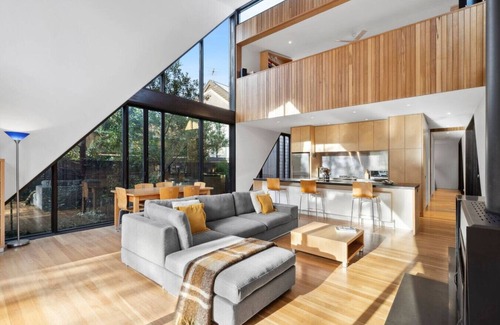 Surf Coast House | Aireys Cliff-Top Gem - Your Ultimate Coastal Escape