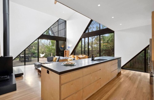 Surf Coast House | Aireys Cliff-Top Gem - Your Ultimate Coastal Escape