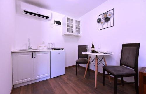 Mahala Apartment | Airport Apartments TRI HRASTA