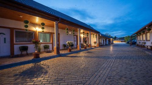 Vecses House | Airport Károly Centrál