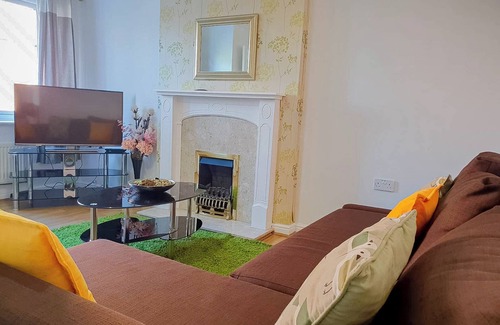 Broadheath Apartment | Airport Lounge - 3Bed 6 Persons