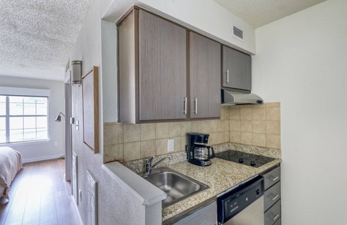 Gateway Apartment | Airy Gateway Studio w/Gym, Pool, nr Soccer, by Blueground