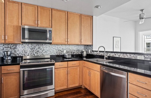 South of Market Apartment | Airy Mission Bay 2BR w/Gym & W/D, walk to Caltrain & Muni, by Blueground