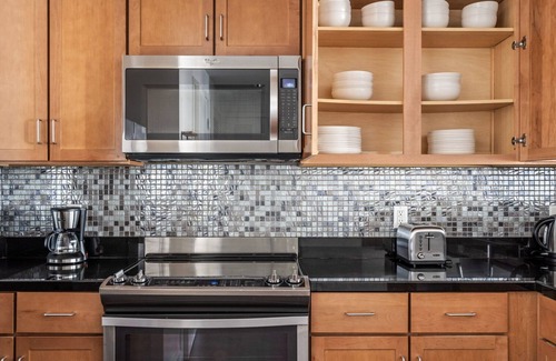 South of Market Apartment | Airy Mission Bay 2BR w/Gym & W/D, walk to Caltrain & Muni, by Blueground