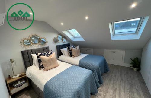 North Finchley Apartment | Aisiki Apartments at Stanhope Road, North Finchley, Air-conditioned Multiple 2 or 3-Bedroom, Pet-Friendly Duplex Flats, King or Twin Beds with Free Wi-Fi