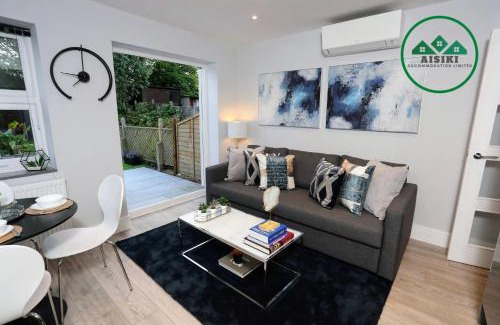 North Finchley Apartment | Aisiki Apartments at Stanhope Road, North Finchley, Air-conditioned Multiple 2 or 3-Bedroom, Pet-Friendly Duplex Flats, King or Twin Beds with Free Wi-Fi