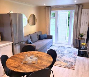 Whittington Apartment | Aisiki Stays Apartments at Colindale, Ground Floor, 2-Bedroom & 1-Bathroom, Pet-Friendly, with Free Wi-Fi & Parking Space