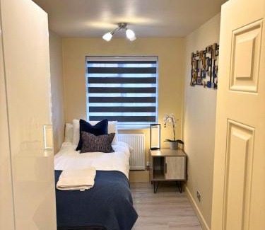Whittington Apartment | Aisiki Stays Apartments at Colindale, Ground Floor, 2-Bedroom & 1-Bathroom, Pet-Friendly, with Free Wi-Fi & Parking Space