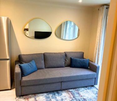 Whittington Apartment | Aisiki Stays Apartments at Colindale, Ground Floor, 2-Bedroom & 1-Bathroom, Pet-Friendly, with Free Wi-Fi & Parking Space