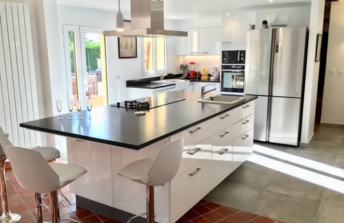 Est Villa | Aix en Provence 4km Villa 300m2, Large Heated Pool (28°C/82°F), 8 people + Baby