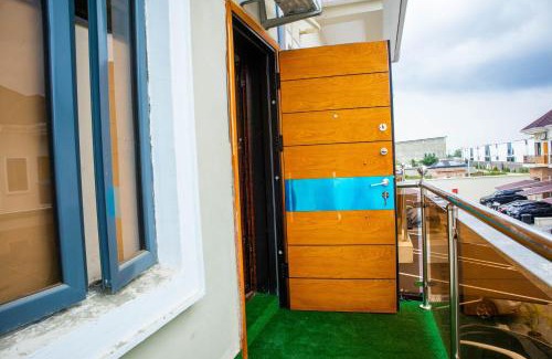 Ogombo House | Ajah - Duplex - Sleeps 4 - Pool - Parking