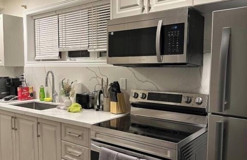 Ajax Apartment | Ajax City Suite