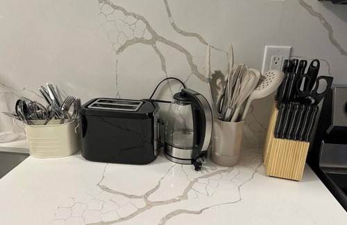 Ajax Apartment | Ajax City Suite