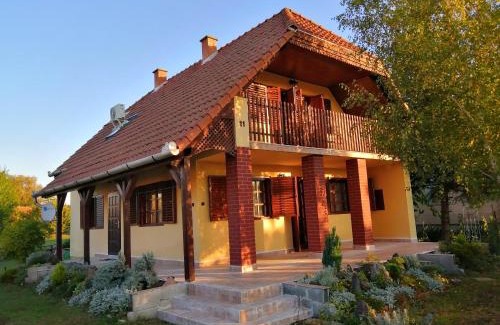 Sarud House | Akácvirág Vendégház