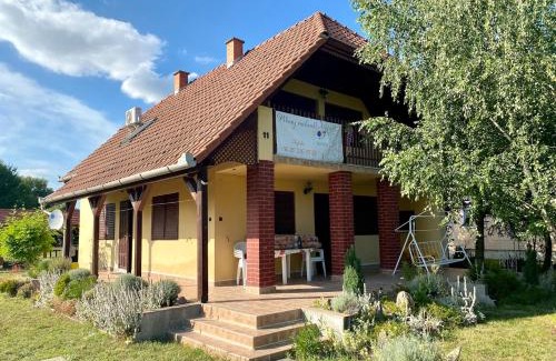 Sarud House | Akácvirág Vendégház