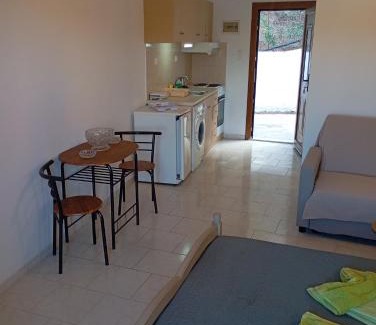 Drymonas Apartment | Akrogiali Rooms & Studios