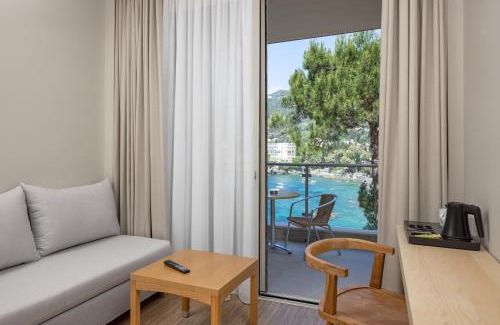 Lakones Hotel | Akrotiri Beach Resort Hotel - Adult Friendly