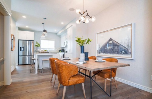 Southeast Edmonton House | AK’s Den: Hostel prices, private room comfort, and a therapy cat!