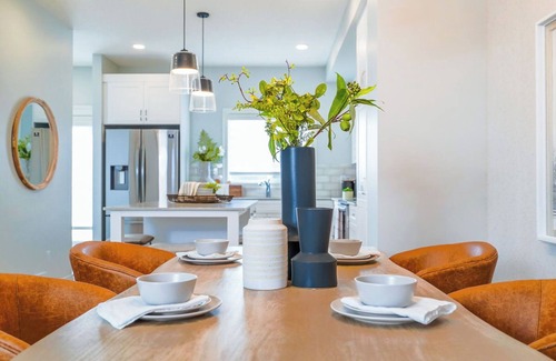 Southeast Edmonton House | AK’s Den: Hostel prices, private room comfort, and a therapy cat!