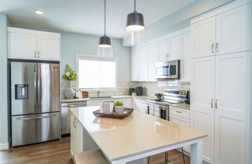 Southeast Edmonton House | AK’s Den: Hostel prices, private room comfort, and a therapy cat!