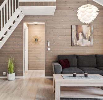 Vestvagøy House | Akselhuset-Koselig hus rett ovenfor kaikanten midt i Lofoten