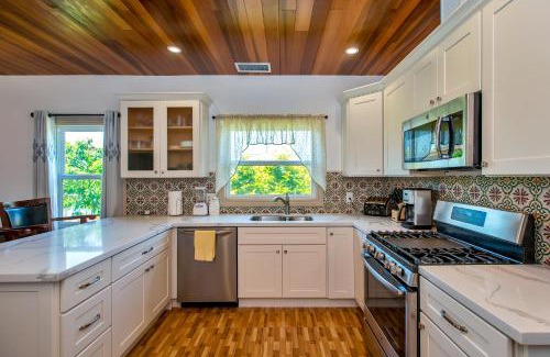 West Alameda House | Alameda 2BR 2BA house, AC, near ferry to San Francisco, 2 free parking spaces