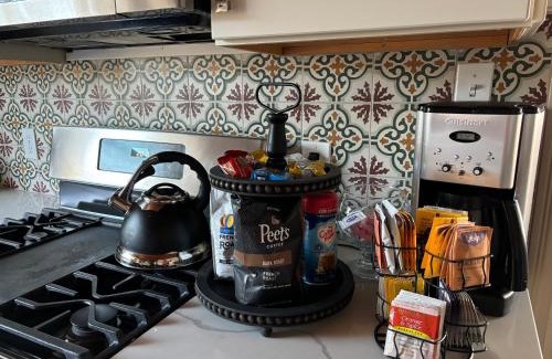 West Alameda House | Alameda 2BR 2BA house, AC, near ferry to San Francisco, 2 free parking spaces