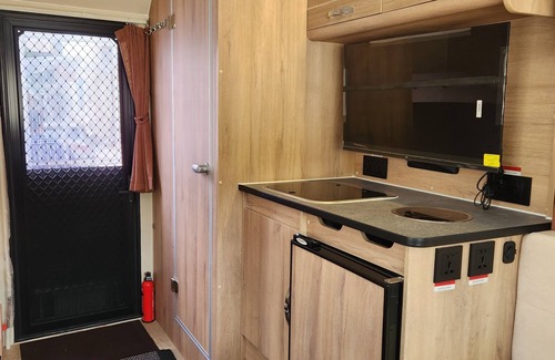 Al Ashkharah RV Rental | AlAshkhara Caravans (BJNCO RVS)