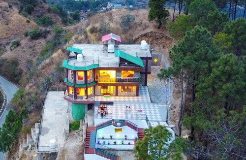 Shimla Villa | Alaya Stays Pine Shadow Fuchsia