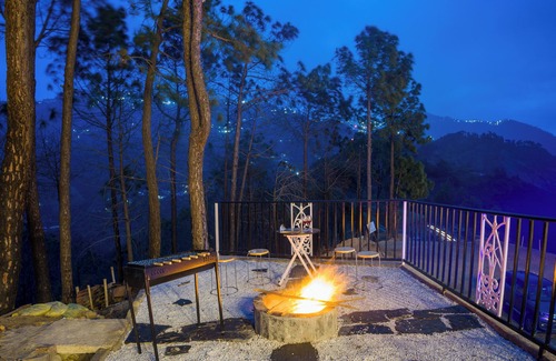 Shimla Villa | Alaya Stays Pine Shadow Fuchsia