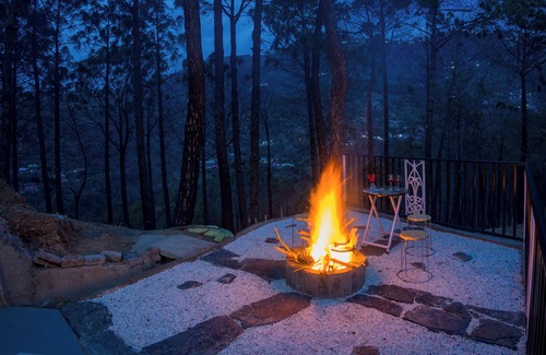 Shimla Villa | Alaya Stays Pine Shadow Fuchsia