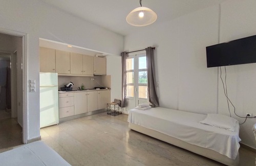 Malevizi House | Albatross Studios & Apartments