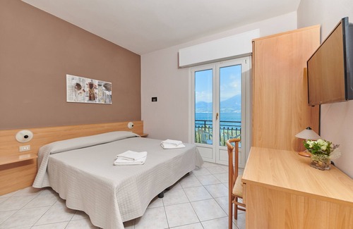 Torri del Benaco Hotel | Albergo Del Garda